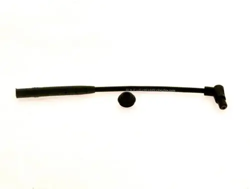 Schwarzes Zündkabel von Bosch, mit gebogenem Anschluss und gerade verlaufendem Teil. Enthält einen gummiartigen Verschluss.